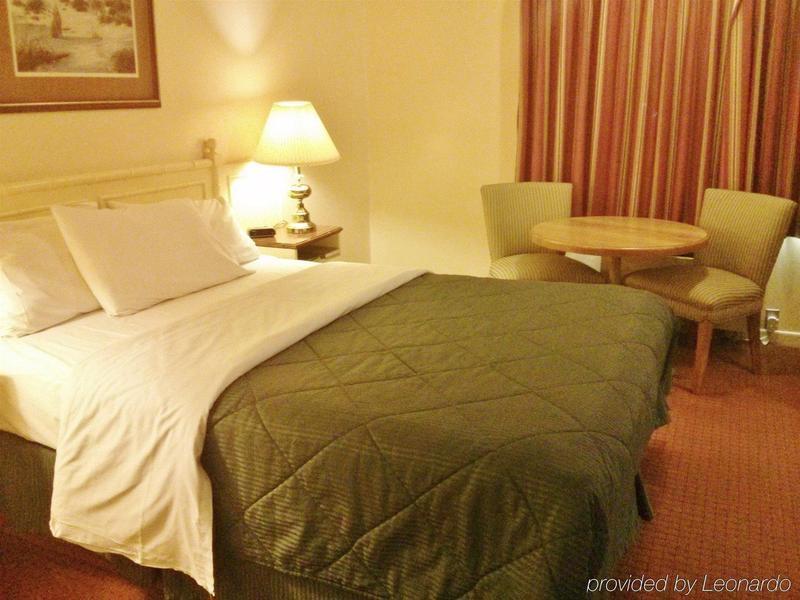 Hotel Knights Port Colborne 3*