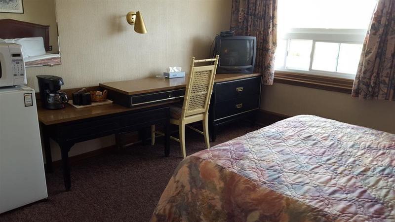 Knights Port Colborne Hotel