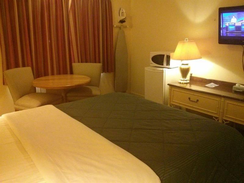Knights Port Colborne Hotel 3*