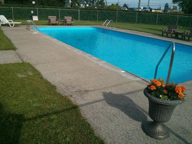 Knights Port Colborne Hotel