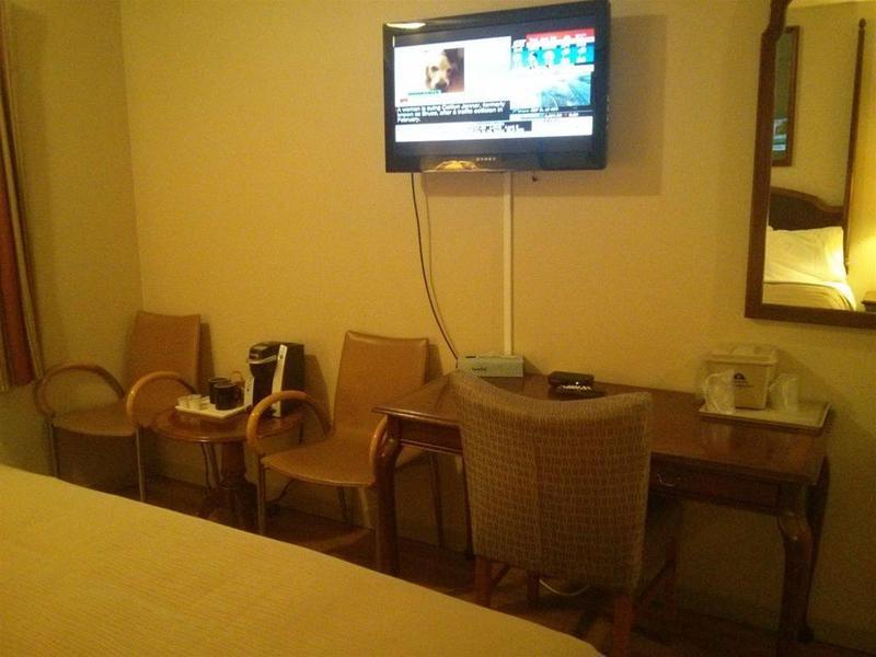 Knights Port Colborne Hotel 3*