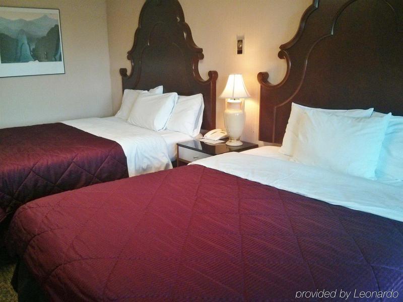 Hotel Knights Port Colborne