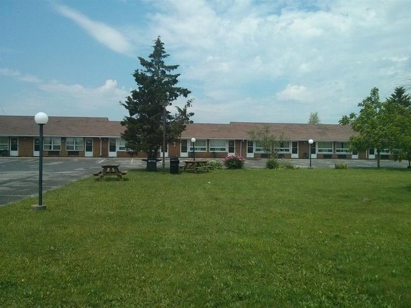 Knights Port Colborne Hotel