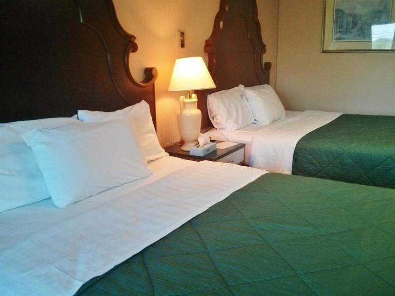 Hotel Knights Port Colborne