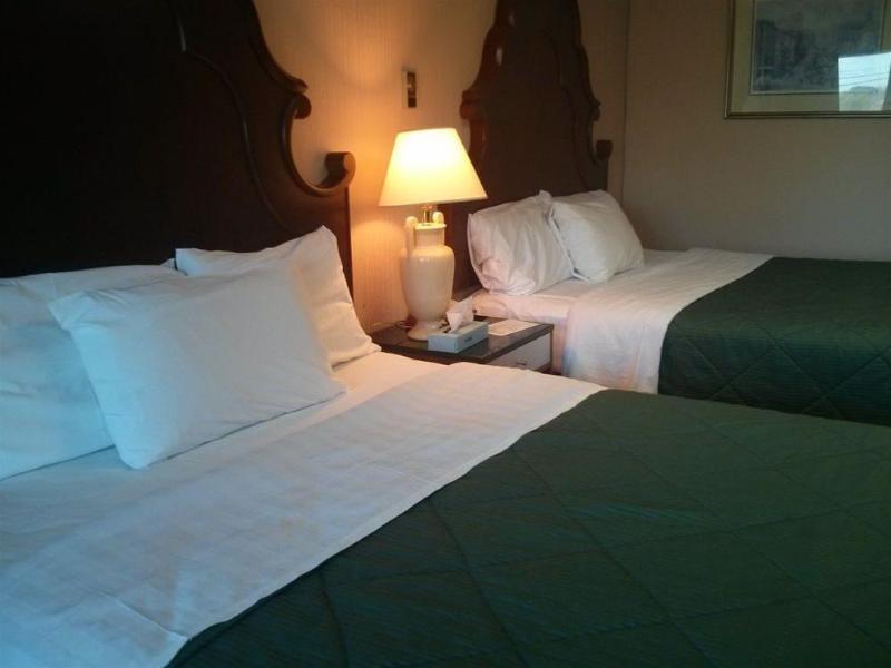 Knights Port Colborne Hotel 3*
