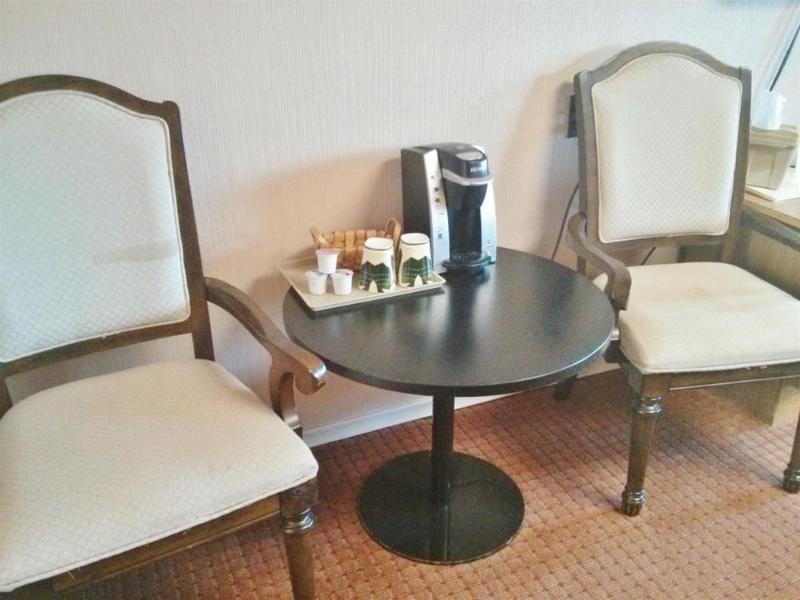 Hotel Knights Port Colborne