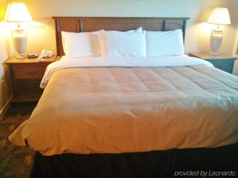 Knights Port Colborne Hotel
