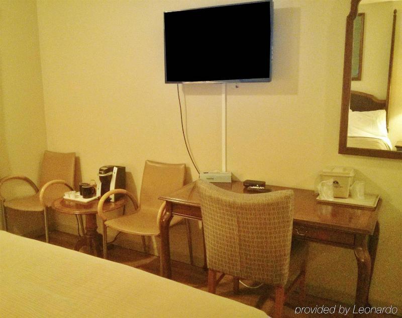 Hotel Knights Port Colborne 3*